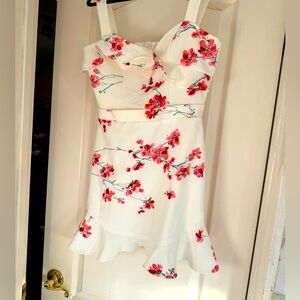 NWT Black Halo mini dress. Womens size 4. New with tags. White w/red-pink floral